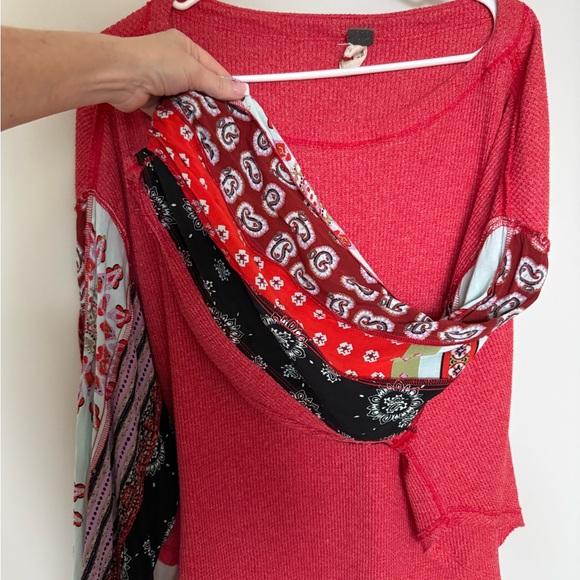 💋 We The Free Red Blouse with Patterned Sleeves 030 - Picture 5 of 6